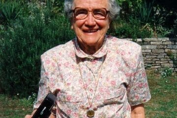 Our Local History: School teachers Dot and Nan Mellings